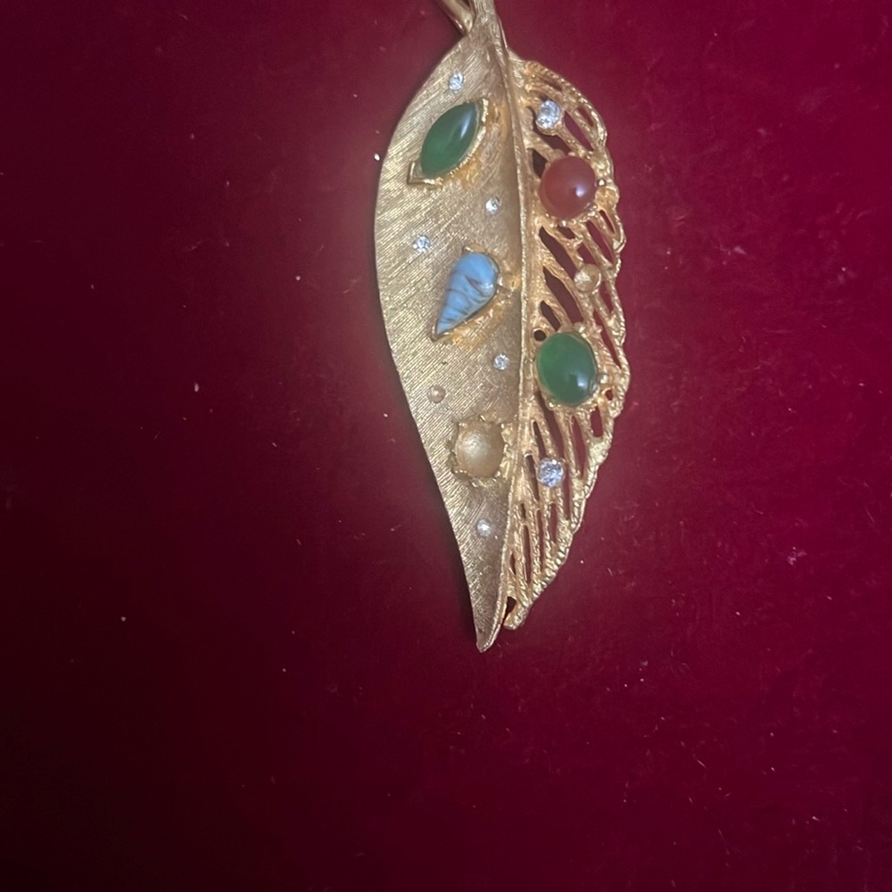 Gold and Green Leaf Brooch with Intricate Design